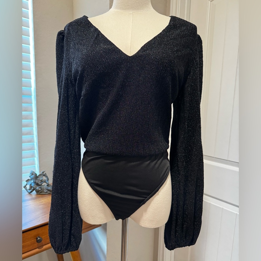 ❣️3 for $25 🛍️ Petal & Pup black v-neck bodysuit size 10